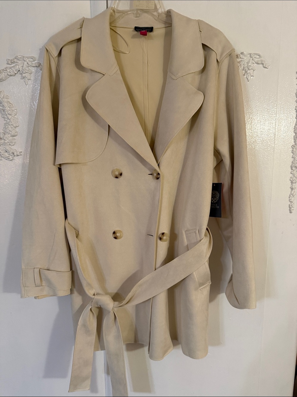 Vince Camuto Light Beige Double-Breasted Trench Short Coat with Tie Belt.